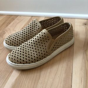 Steve Madden Slip-On Sneaker!!!!